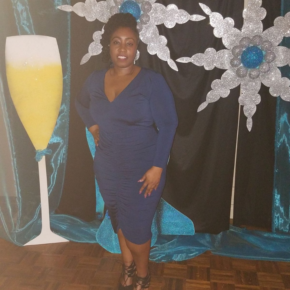 Dress - Picture 3 of 4